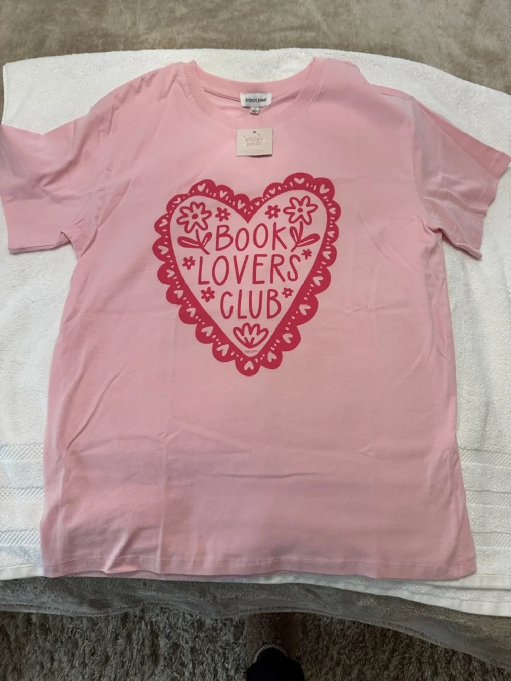 Title:
NWT Pippi Post Pink “Book Lovers Club” Graphic Tee Shirt Size Medium - Picture 4 of 6